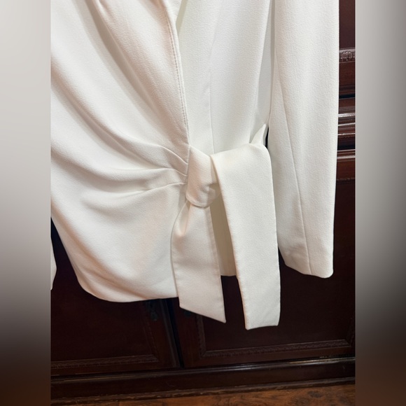 Preston & York EUC White Wrap Tie 
Front blazer. Fresh from dry cleaners 
Size 8 - Picture 5 of 11